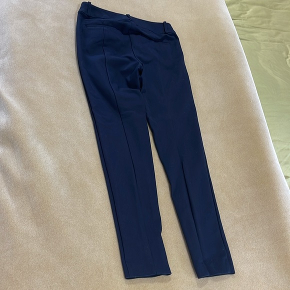 LOFT CURVY SKINNY DARK NAVY BLUE ANKLE PANTS SIZE 0 - Picture 4 of 6
